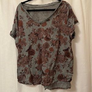 Gray tshirt with roses